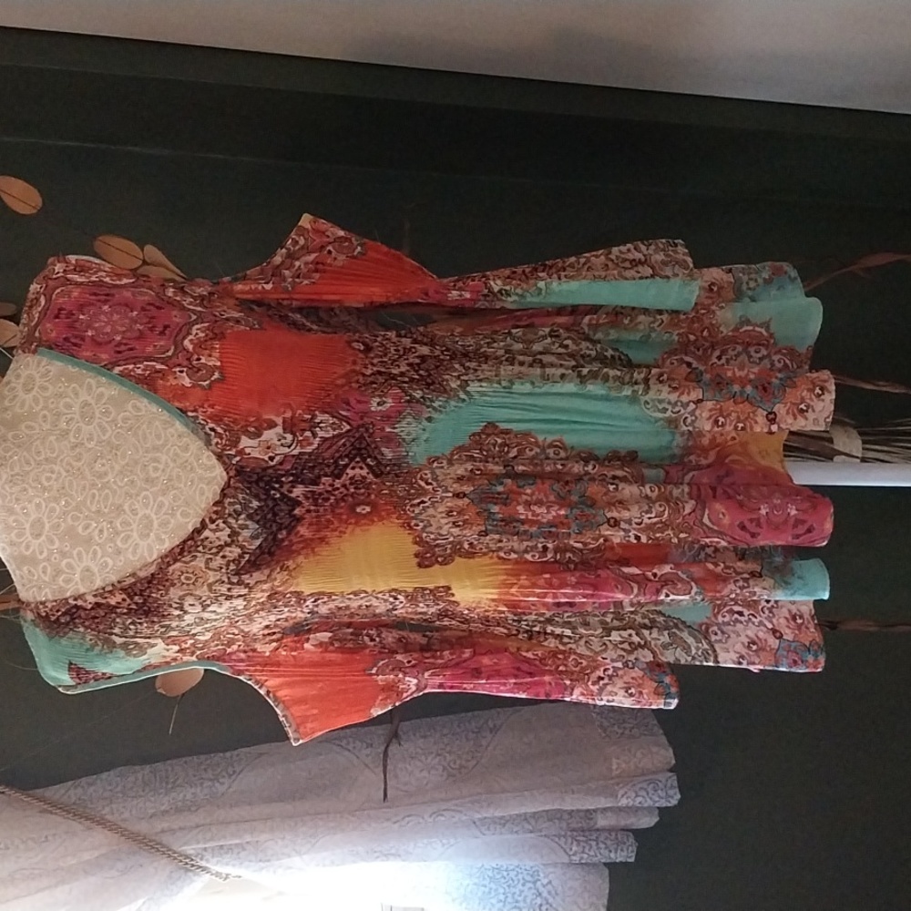 Spense woman's cold shoulder top. Size Xlg.